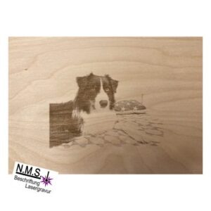 Holztafel mit Gravur eines Hundemotivs im Format 30x20cm aus 3mm Sperrholz